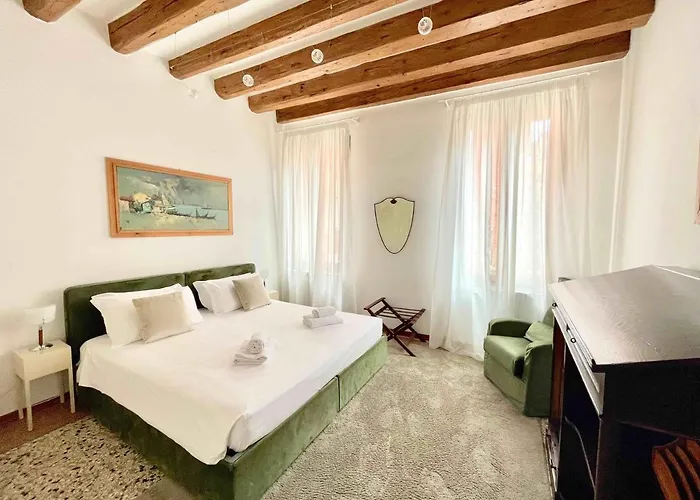 Palazzo San Samuele - Elegant In San Marco アパート ヴェネツィア